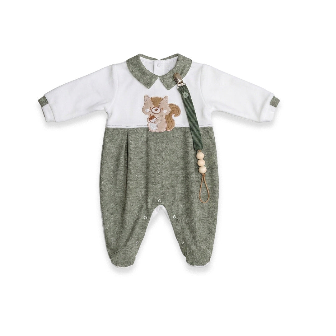 Tutina sartoriale neonato bianco latte e verde bosco con ricamo scoiattolo e colletto a contrasto