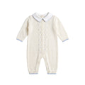 Tutina sartoriale neonato bianco latte in maglia con colletto bebè e ricami azzurri
