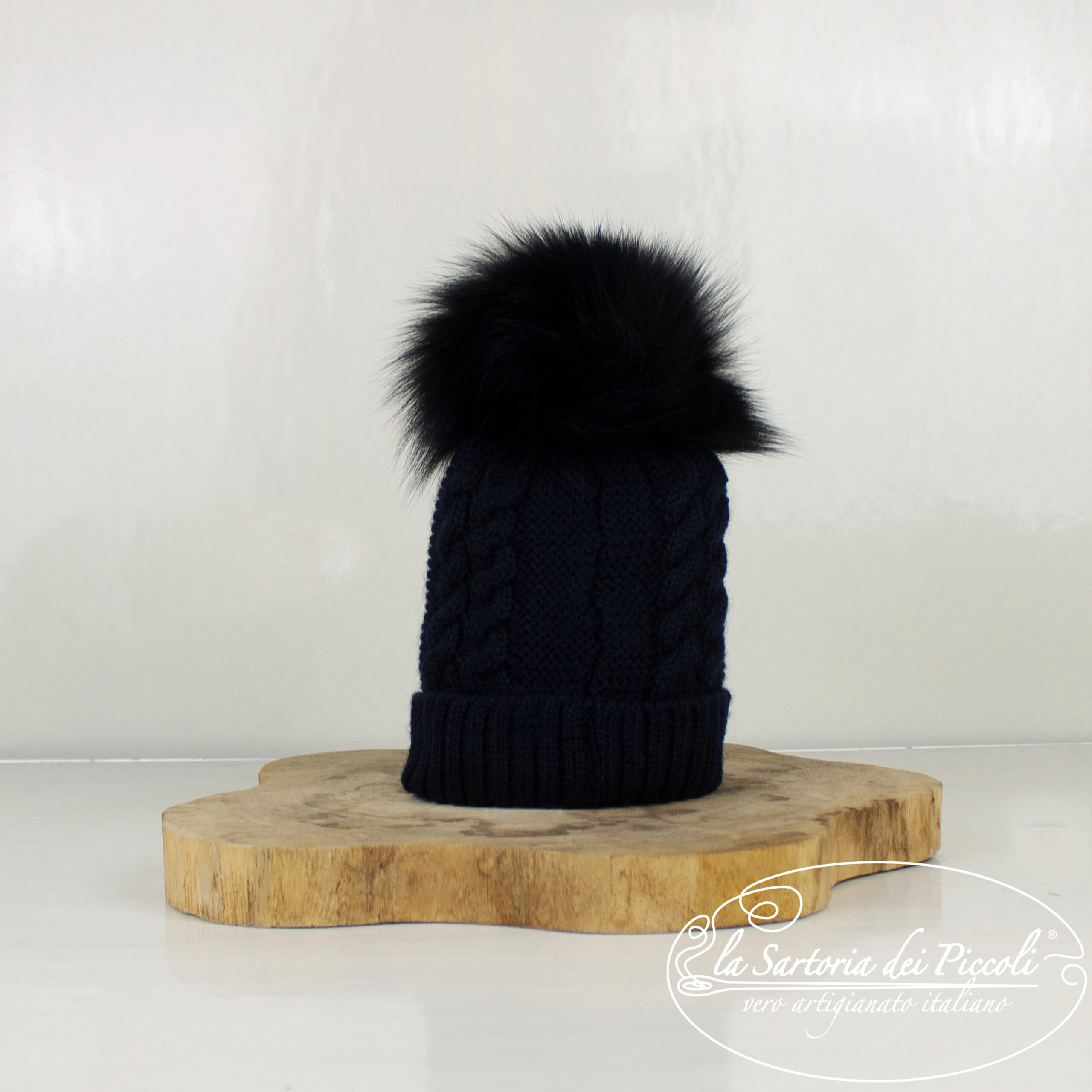 Cappello lana Trecce con pon-pon di pelliccia – La Sartoria dei Piccoli